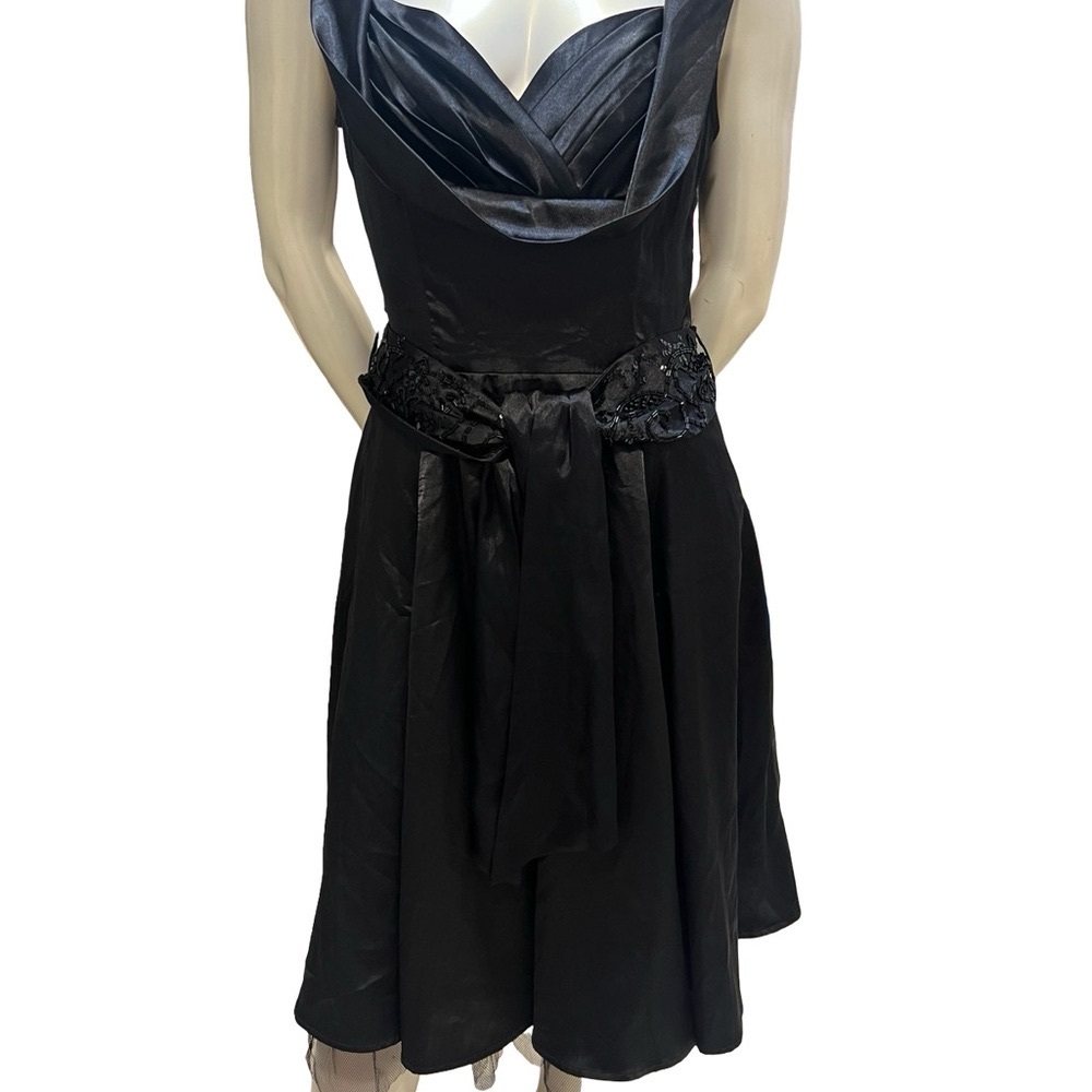 Elegant Strapless Black Dress with Satin Detail
